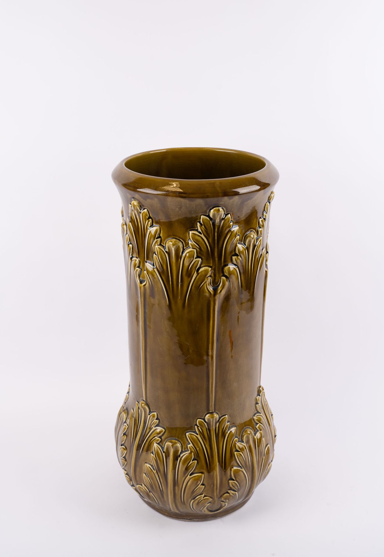 Null Große grün emaillierte Schlicker-Vase mit Rankendekor, signiert 224 unter d&hellip;
