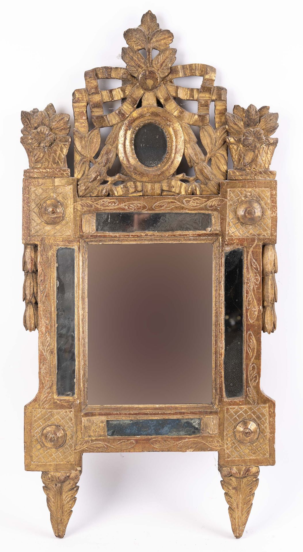 Null Kleiner Spiegel mit Glasleisten aus geschnitztem und vergoldetem Holz, mit &hellip;