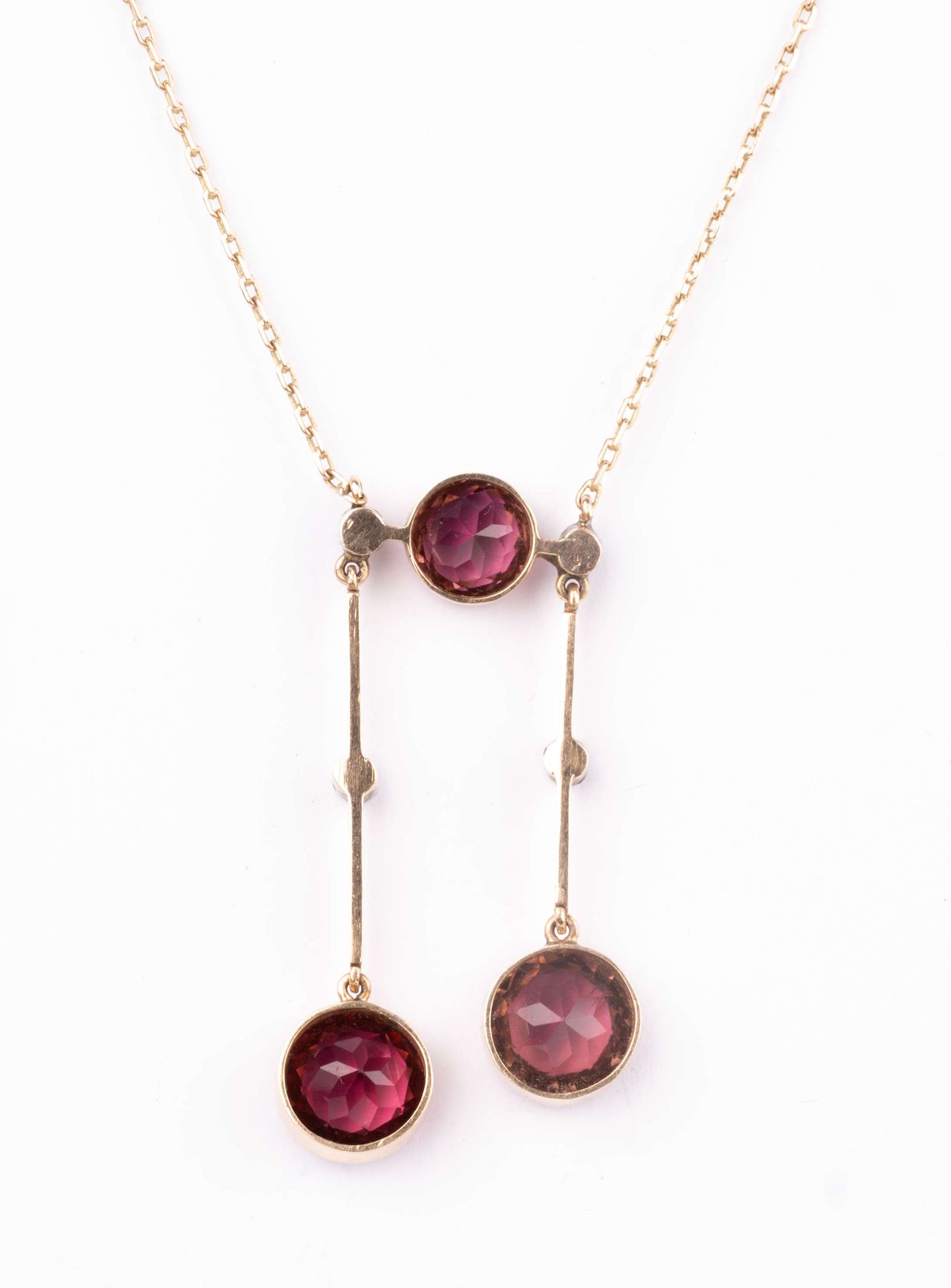 Null Collier en or 14 carats avec pendentif double orné de trois pierres roses, &hellip;