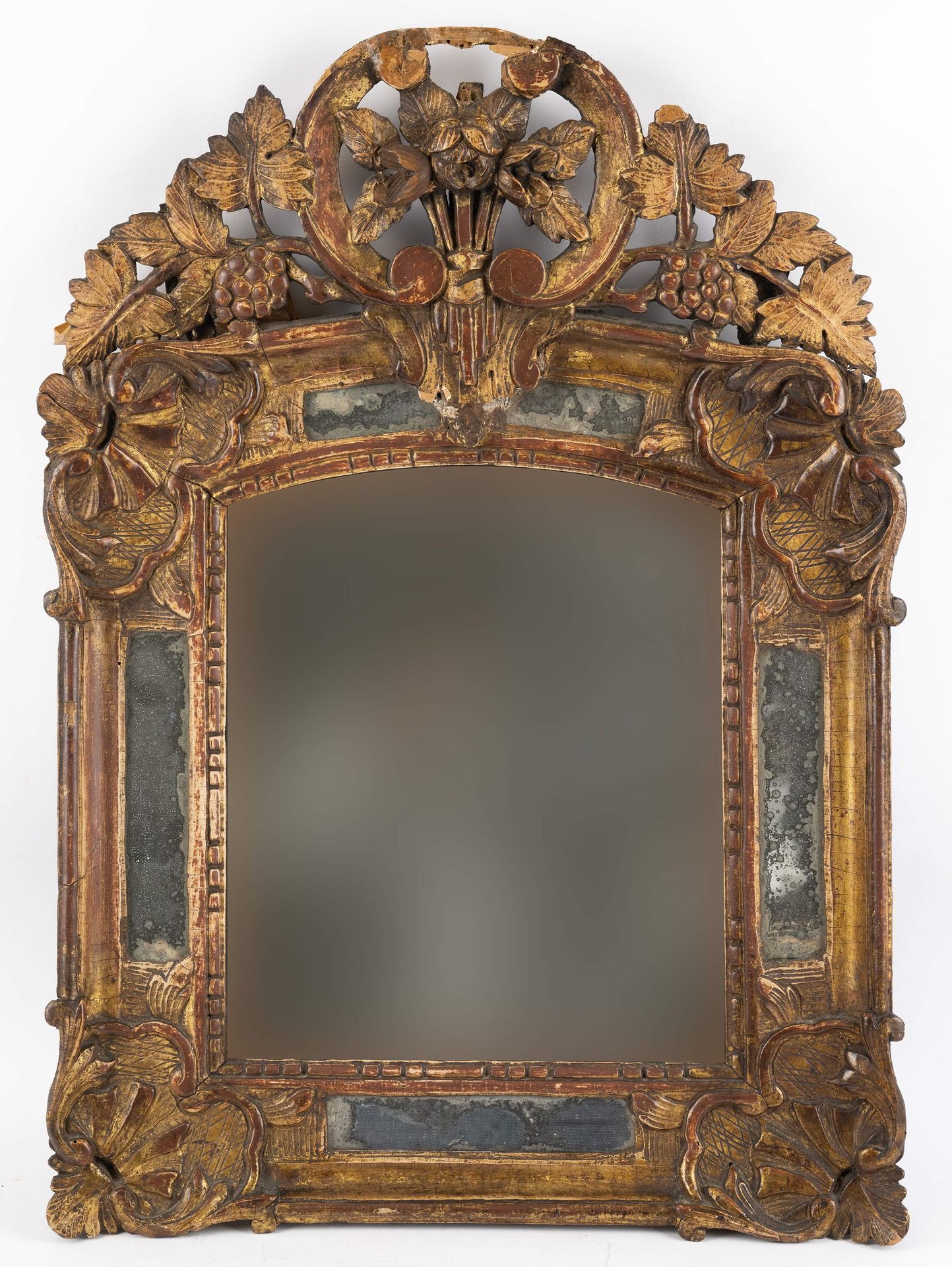 Null Miroir à parecloses en bois sculpté et doré, à décor de fleurettes, H : 65 &hellip;