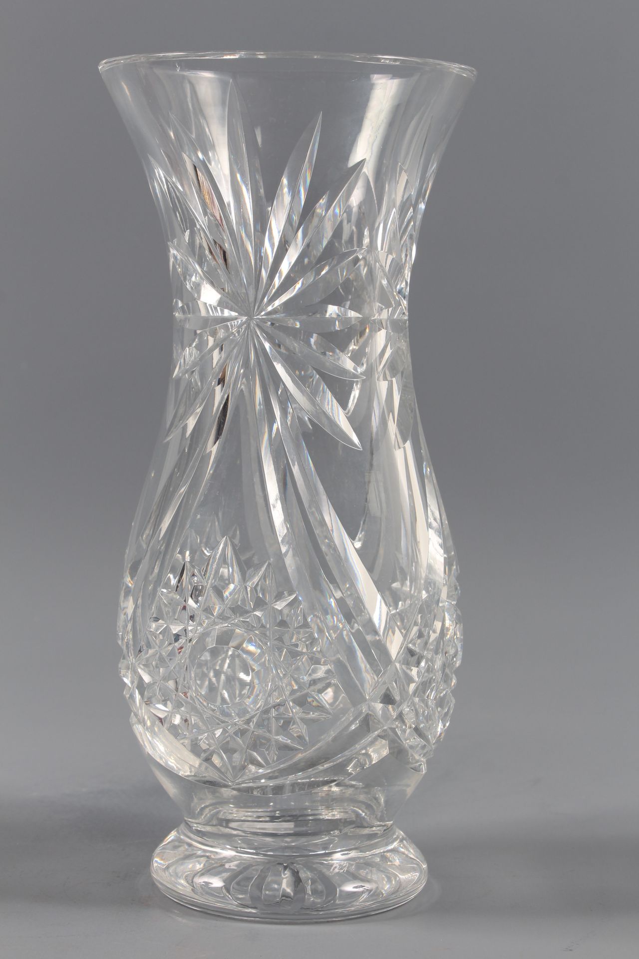 Null Vase aus geschliffenem Kristall.

Höhe: 29 cm