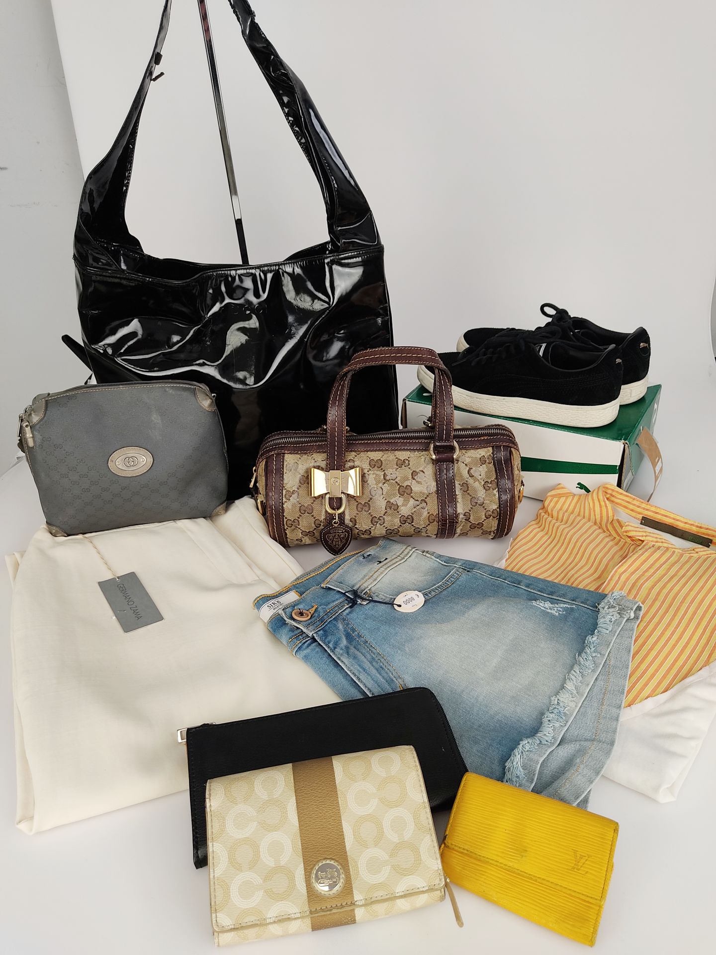 10 piece lot consisting of three Gucci bags, Coach and …