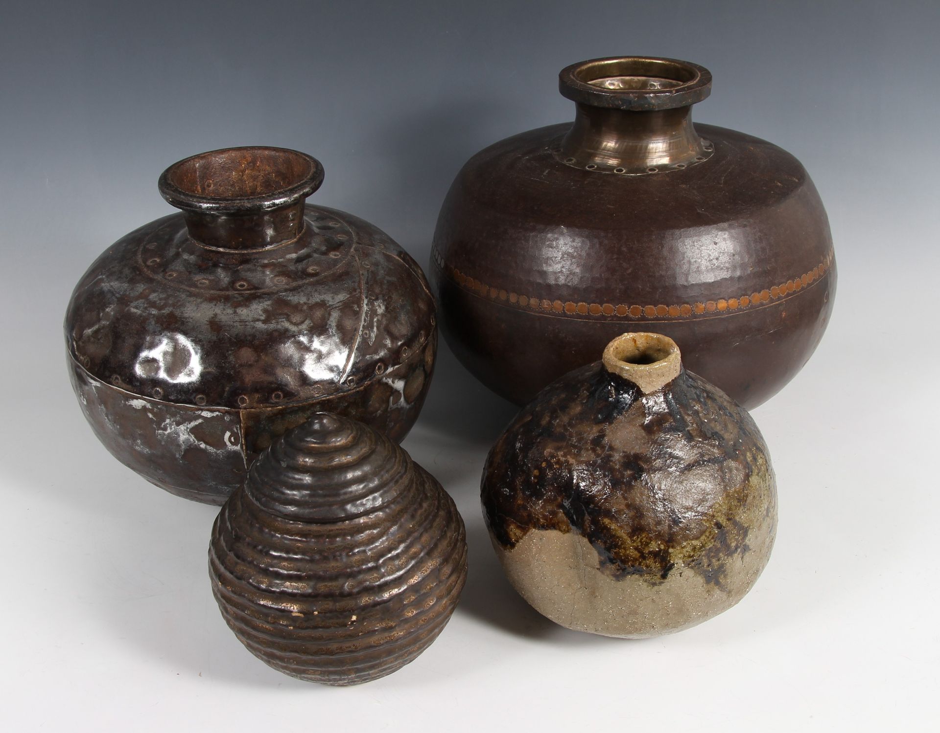 Lot including 2 oil jars in glazed terra cotta, 1 oil jar in brassware, and 1 co&hellip;