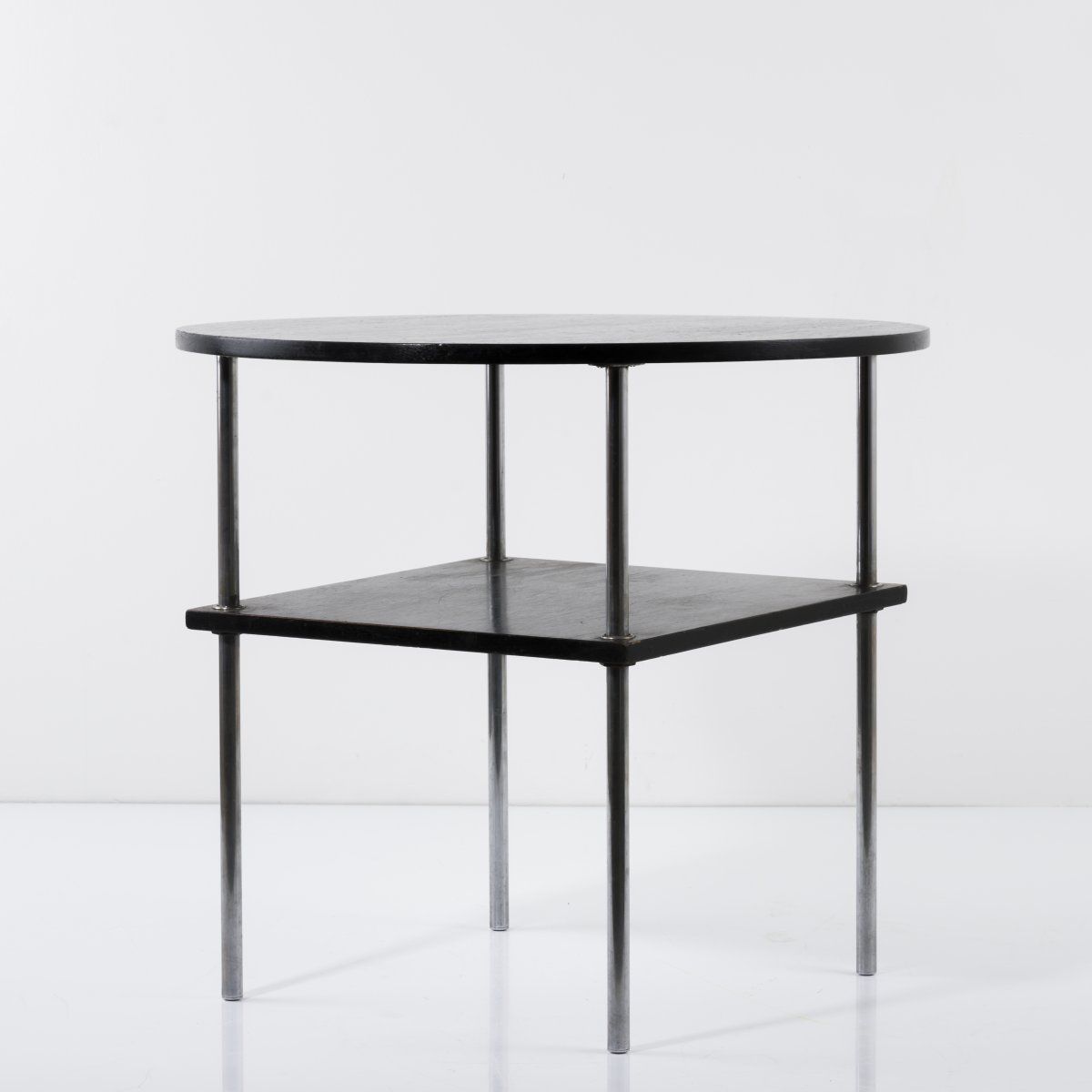 Null Thonet, Frankenberg, mesa auxiliar 'B 176', c. 1935, H. 62,5 cm, D. 70 cm. &hellip;