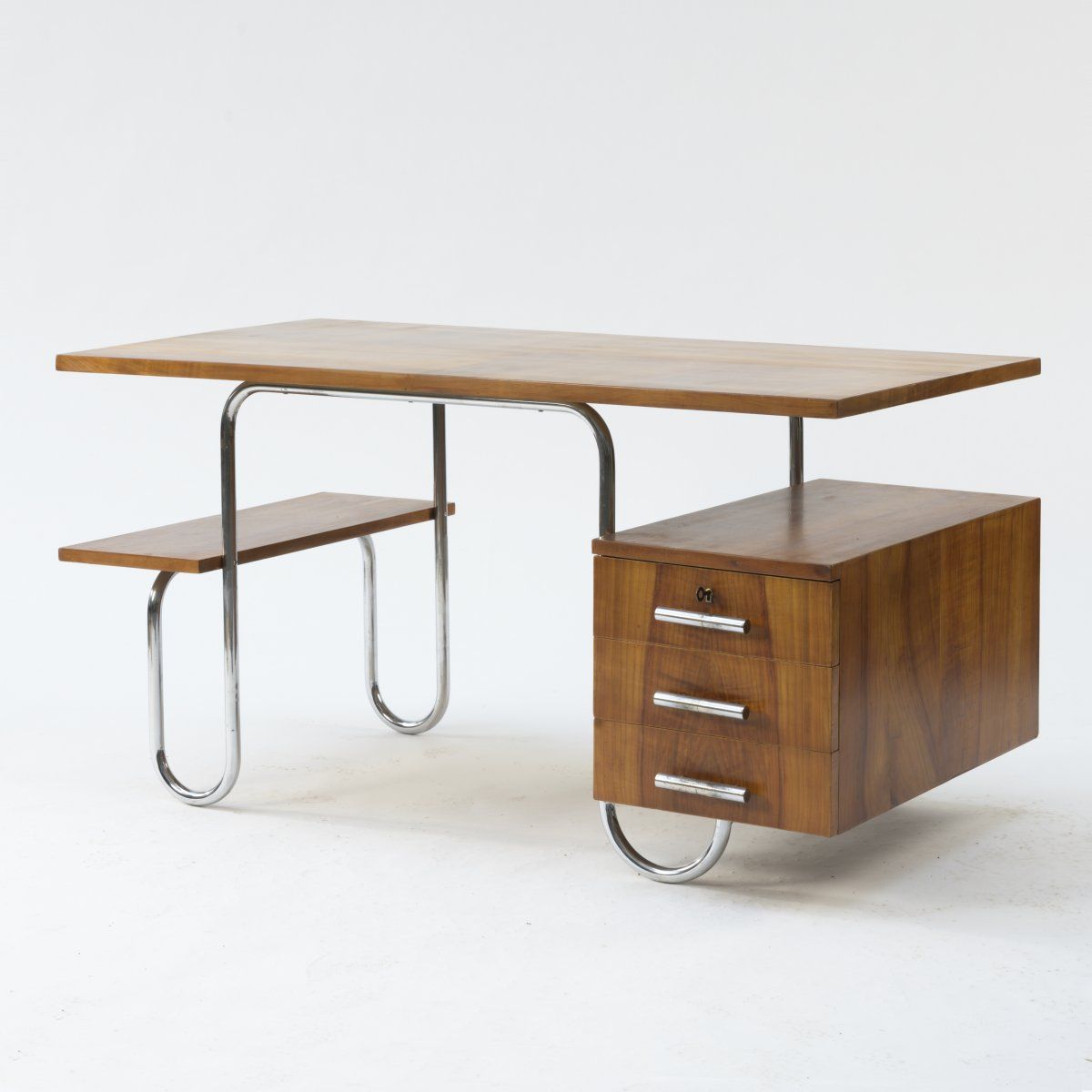 Null André Lurçat，'B 327'办公桌，1930年，高75 x 145 x 75厘米。由Thonet Mundus制造，巴黎（attr.）。管&hellip;