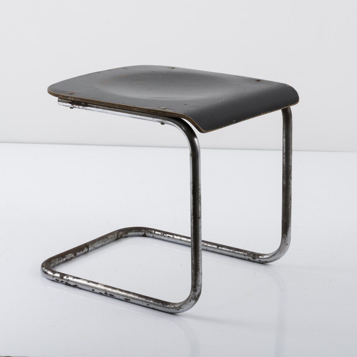 Null Mauser-Werke, Waldeck, Stool, c. 1935, H. 43 x 42 x 46 cm. Tubular steel, c&hellip;