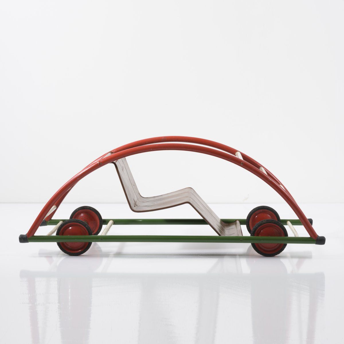 Null 汉斯-布洛克哈格，摇椅/汽车（变体），1950年，高37 x 98.5 x 36.5厘米。由Siegfried Lenz, Pirna制造。管状钢，涂&hellip;