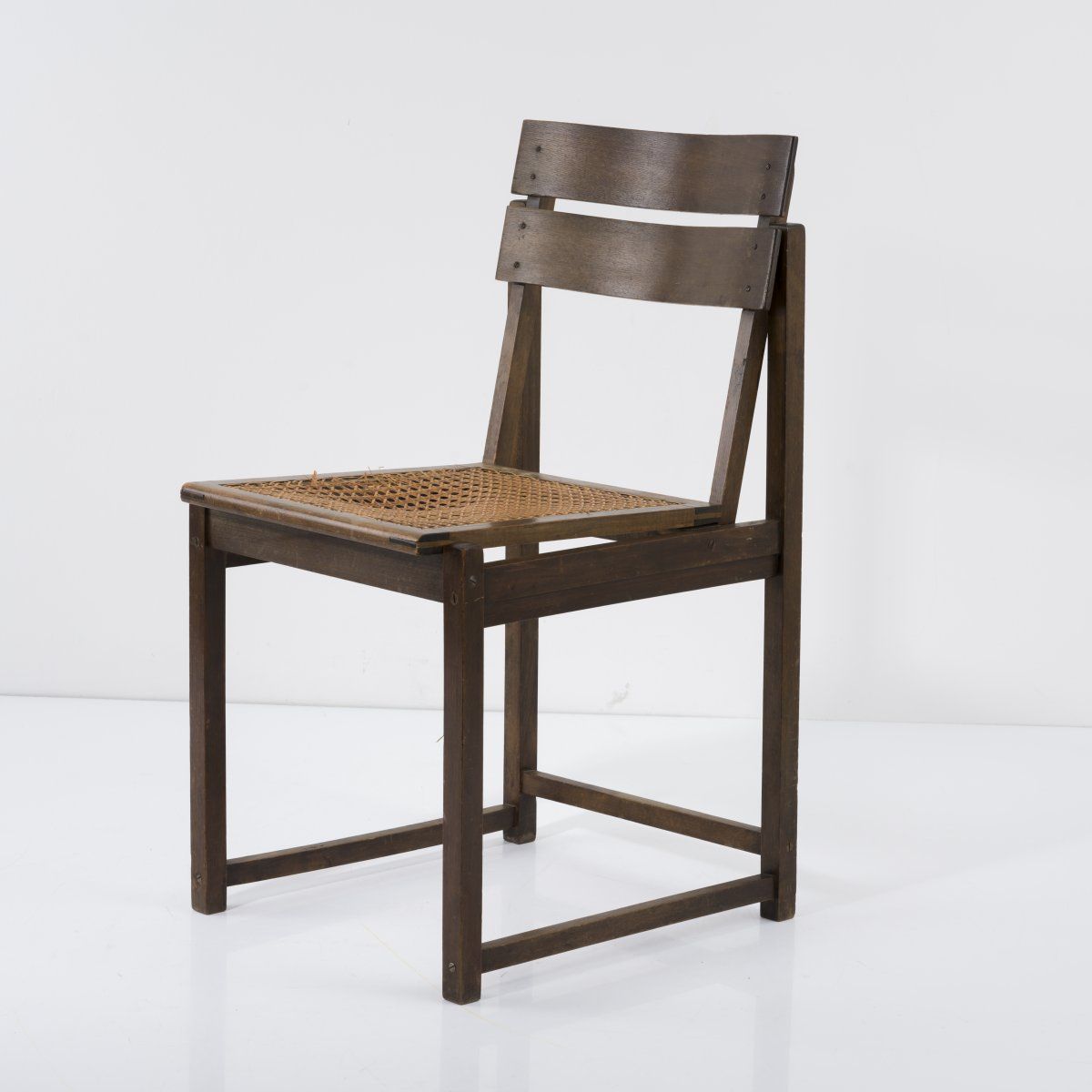 Null 埃里希-迪克曼，椅子，约1926年，高80 x 42 x 51.5厘米。在魏玛的Bauhochschule（attr.）制造。榆木，深色染色，柳条制品&hellip;