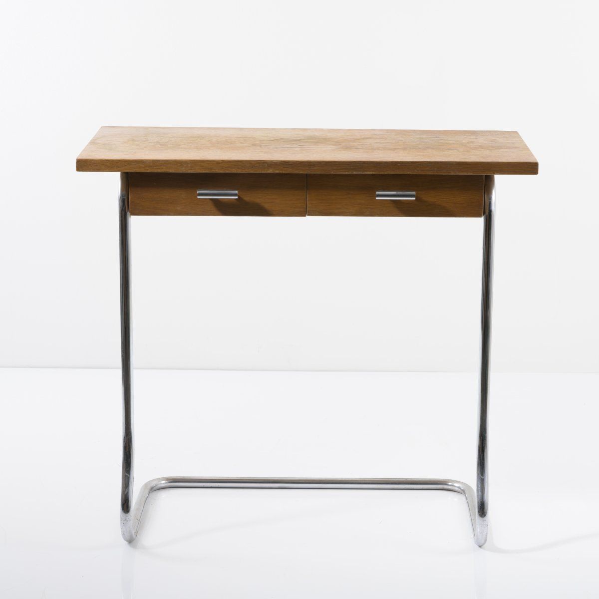 Null 德国，控制台桌，1930年代，高72.5 x 80 x 40厘米；管径2.0厘米。管状钢，镀铬，木箱结构；细木工板与橡木饰面。