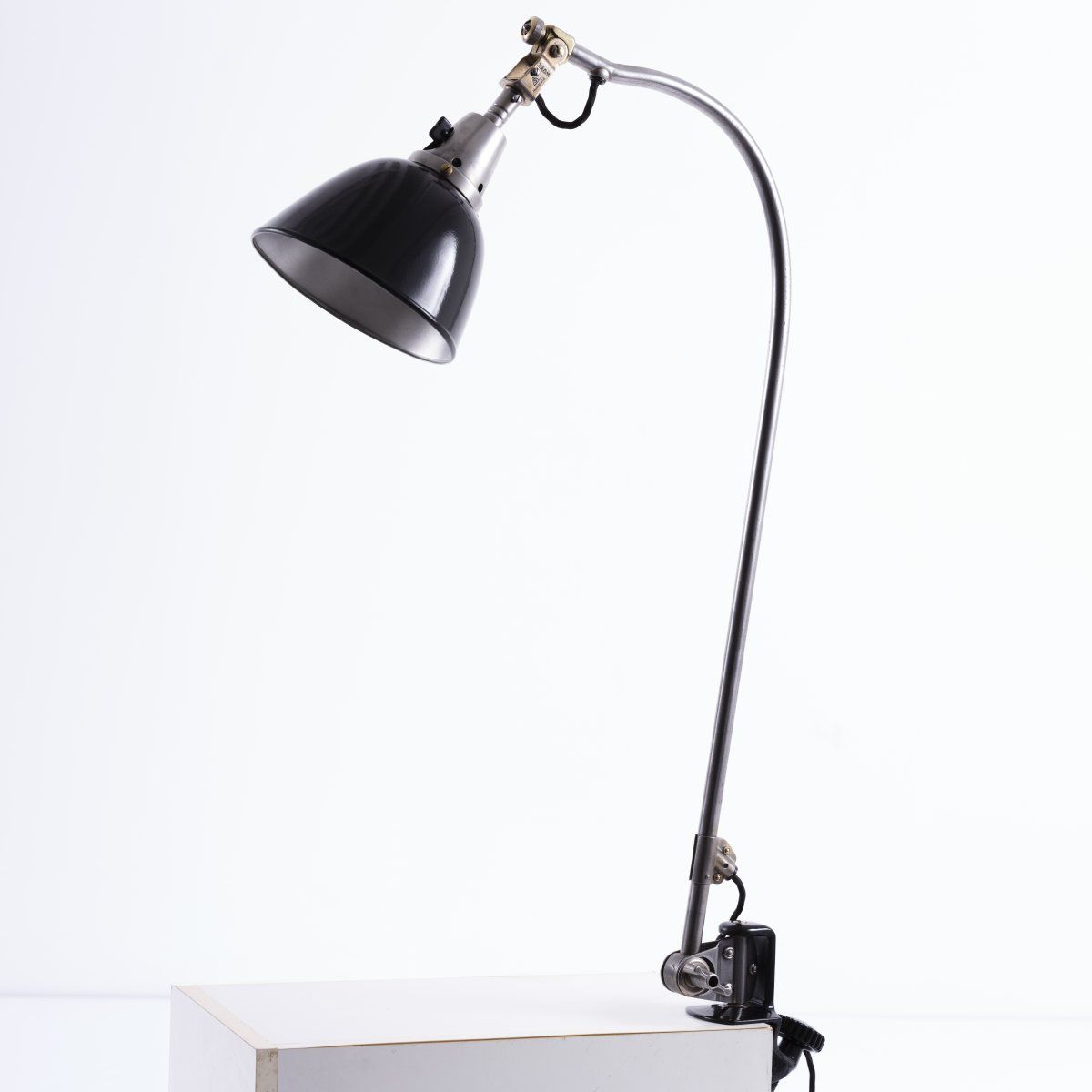 Null Curt Fischer, lampe de bureau '113', c. 1926, H. 84 cm, D. 16,5 cm. Fabriqu&hellip;