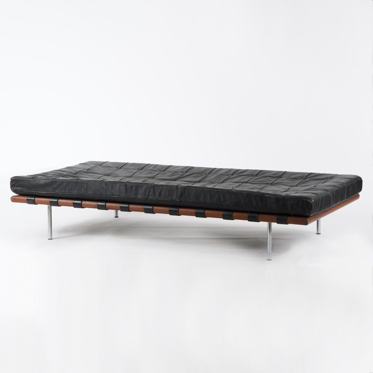 Null Ludwig Mies van der Rohe; Lilly Reich, 'Barcelona' daybed, 1930, H. 39 x 10&hellip;