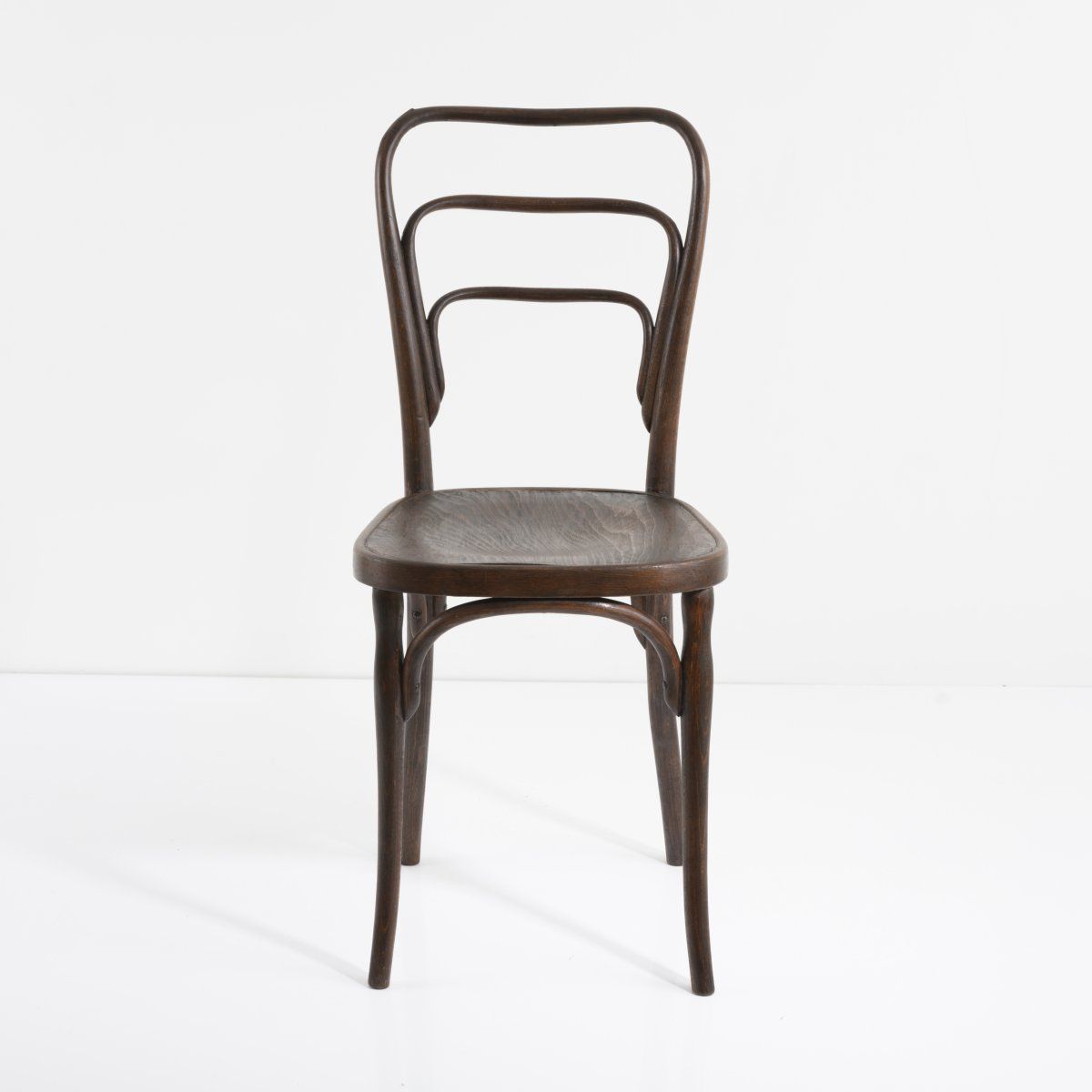 Null J. & J. Kohn, Vienne, chaise '248', c. 1898, H. 90 x 40 x 50 cm. Bois courb&hellip;