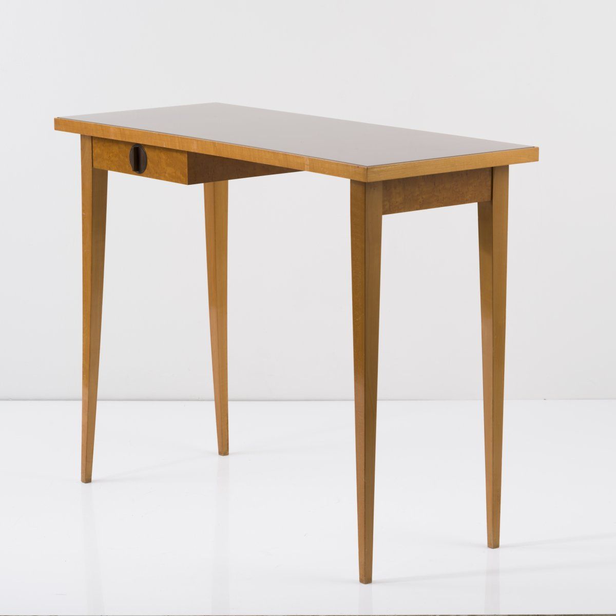 Null 意大利，控制台桌，约1950年，高79 x 100.5 x 43厘米。胡桃木，柠檬木饰面，玻璃，玫瑰灰色，哑光，黄铜。