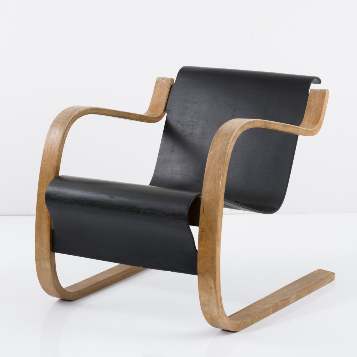 Null 阿尔瓦-阿尔托，为派米奥疗养院设计的扶手椅'31/42'（变体），1932年，高63x63.5x76.5厘米。Huonekalu-ja Rakennu&hellip;