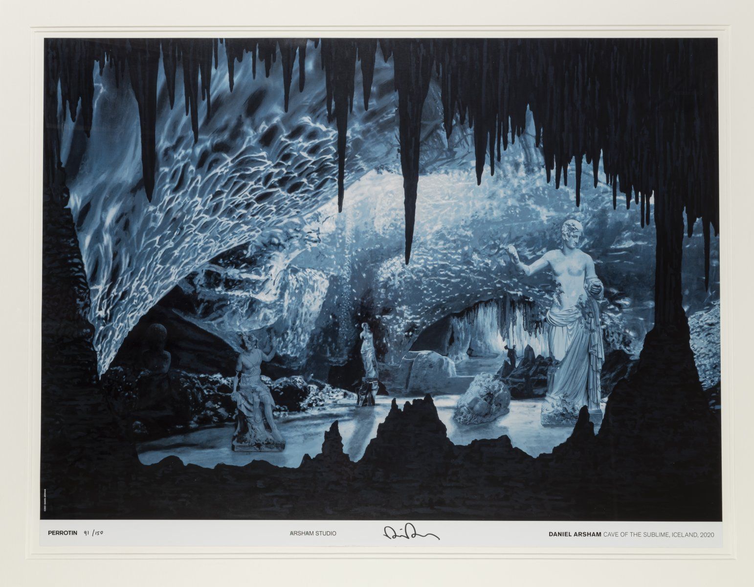 Null 丹尼尔-阿尔沙姆（1980年，俄亥俄州克利夫兰），《崇高的洞穴，冰岛》，2020年，坚定的纸上胶印石版画。60.0 x 79.5厘米（纸），80.0 &hellip;