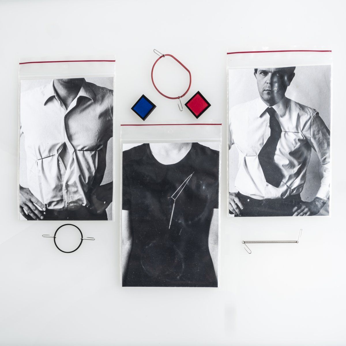 Null Otto Künzli (1948年苏黎世-住在慕尼黑)，混合批次的胸针，1980-81，"Plaste & Elaste "胸针：黑色和红色橡胶，不&hellip;