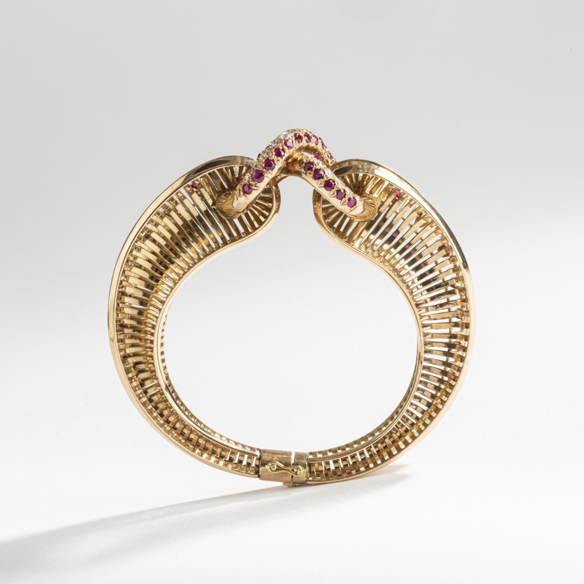 Null Italie, Bracelet, c. 1950, or jaune 18ct., rubis, diamants taille brillant.&hellip;