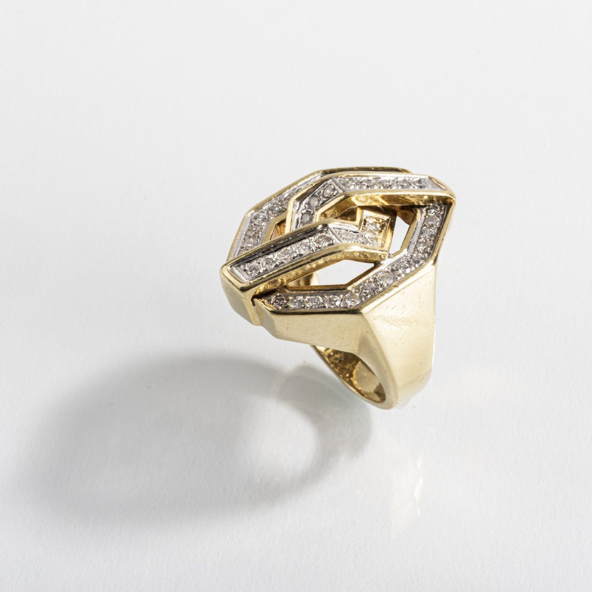 Null USA, Ring, um 1980, 18 kt. Gelbgold, Diamanten. 17,8 g. Ø innen 17,5 mm. Ni&hellip;