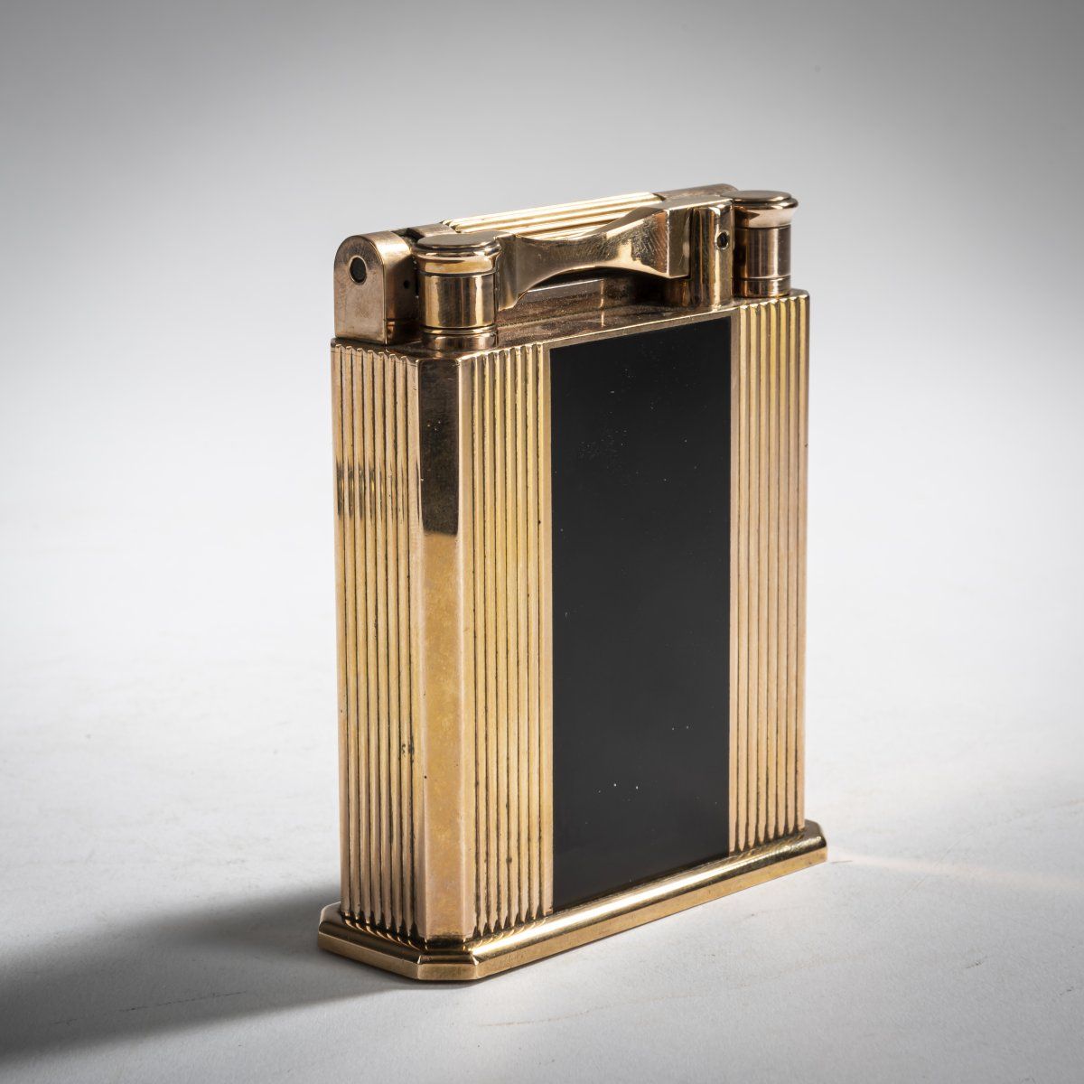 Null S. T. Dupont, Paris, 'Jeroboam' table lighter, c. 1970, Metal, gold-plated,&hellip;