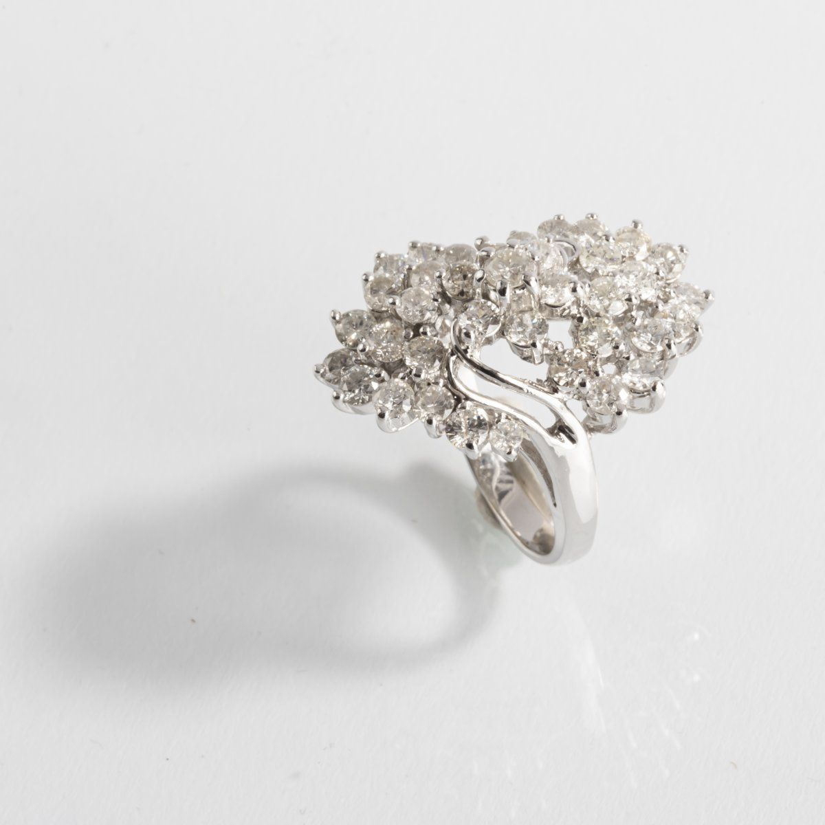 Null USA, Bague, années 1960, or blanc 14ct., diamants, diamants taille brillant&hellip;