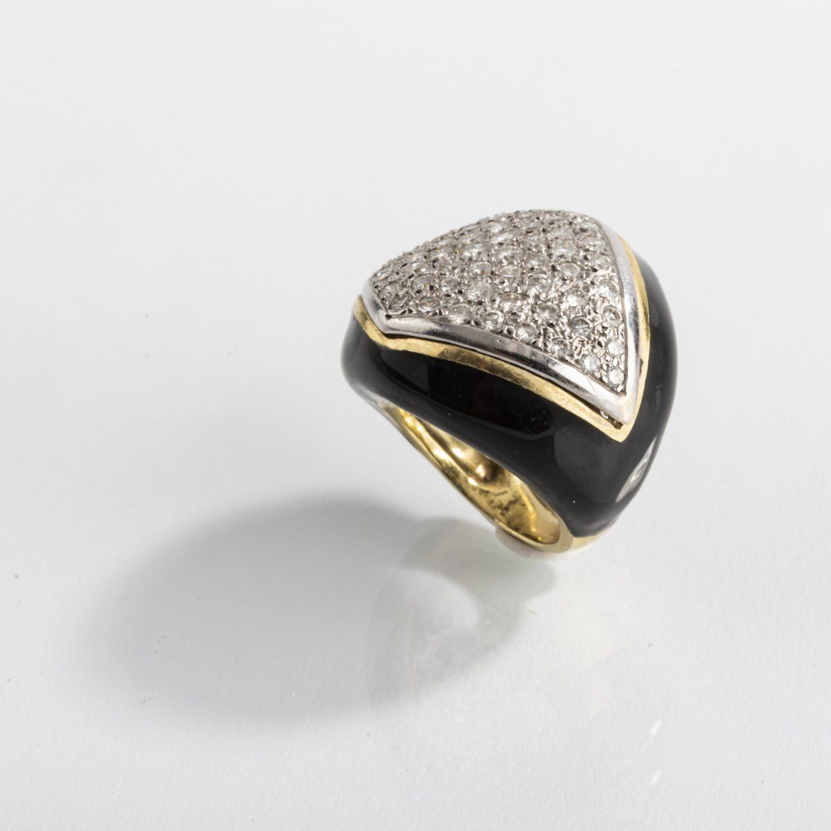Null Italy, Ring, 1980s, 18ct. Yellow and white gold, diamonds, enamel. 22 grams&hellip;
