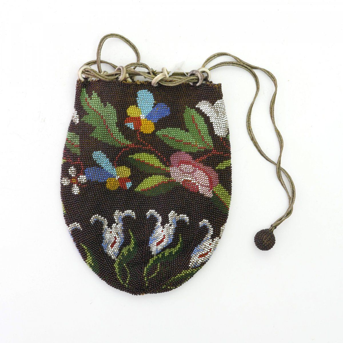 Null 带风格化花朵的小包，19世纪下半叶，高16 x 12厘米。编织的多色珠子，皮革衬里，带塑料孔的抽绳，珠子。