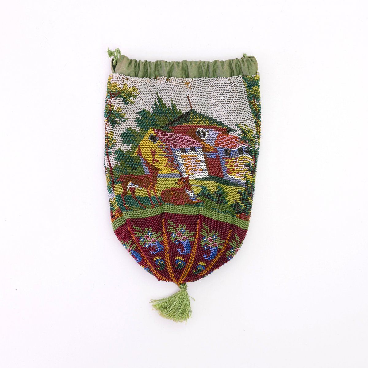 Null 带有村庄场景和鹿的小袋，19世纪下半叶，高20 x 12.5厘米。编织的多色珠子，纺织品衬里，带纺织品的抽绳。