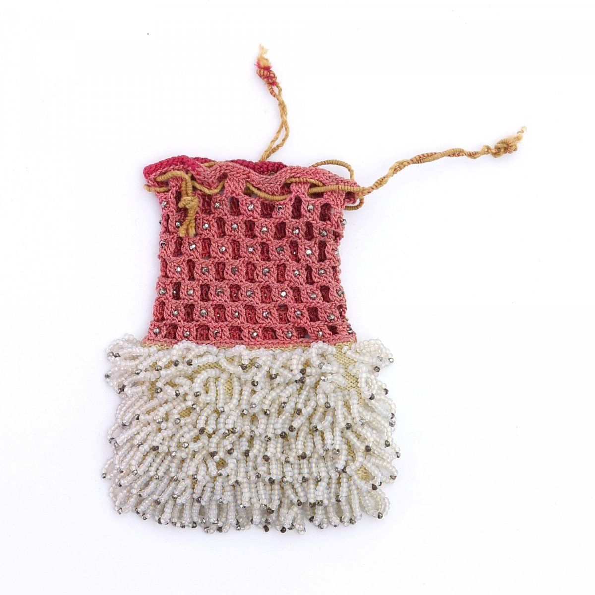 Null Small pouch with fringes, 19th century, H. 9.5 x 7.5 cm. Knitted, with thre&hellip;
