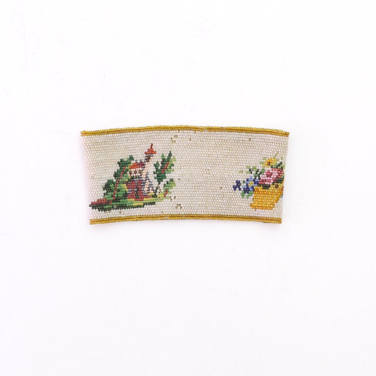 Null 袋子下部的盘子，19世纪，高4.5厘米，长6厘米。编织的多色珠子..,