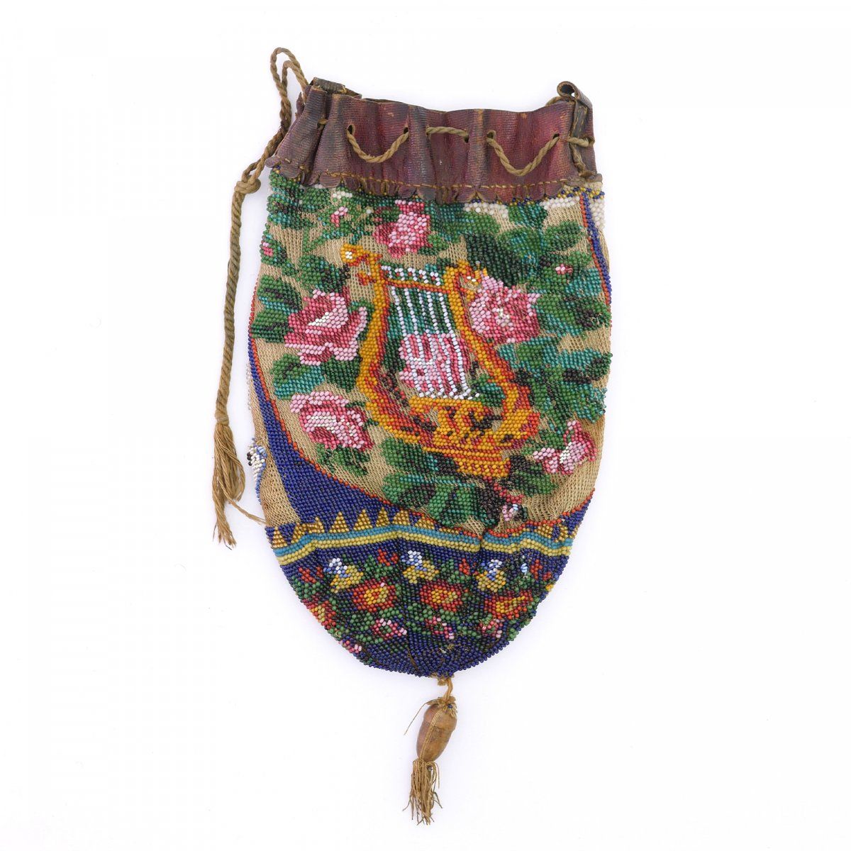 Null 烟草袋 "wohl bekoms und lange 1833"，1833年，高23 x 11.5厘米。编织的，有多色珠子，皮革衬里，皮革抽绳。衬里需&hellip;