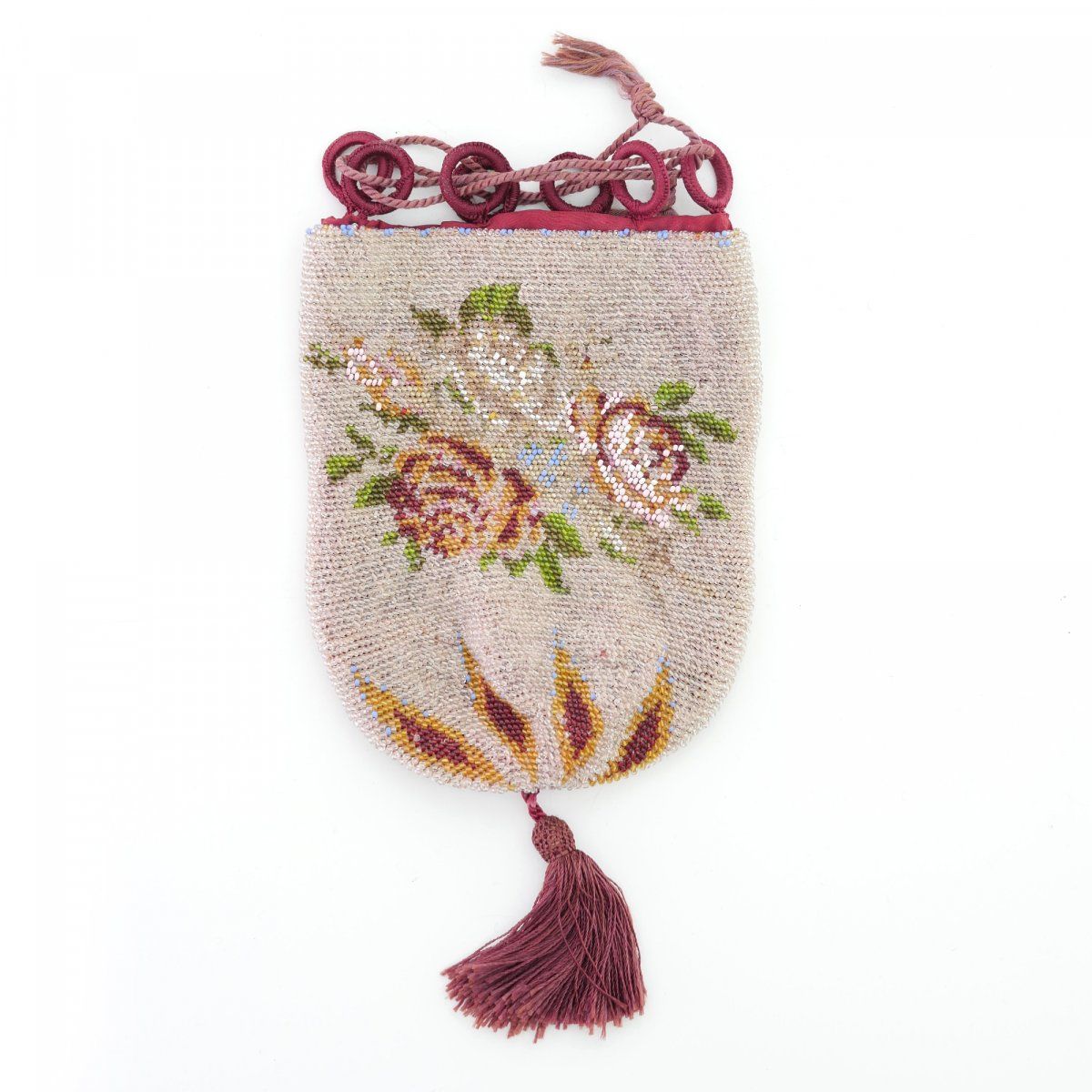 Null 玫瑰花袋，约1900年，高24 x 13.5厘米。多色珠子编织而成，纺织衬里，带环眼的抽绳。