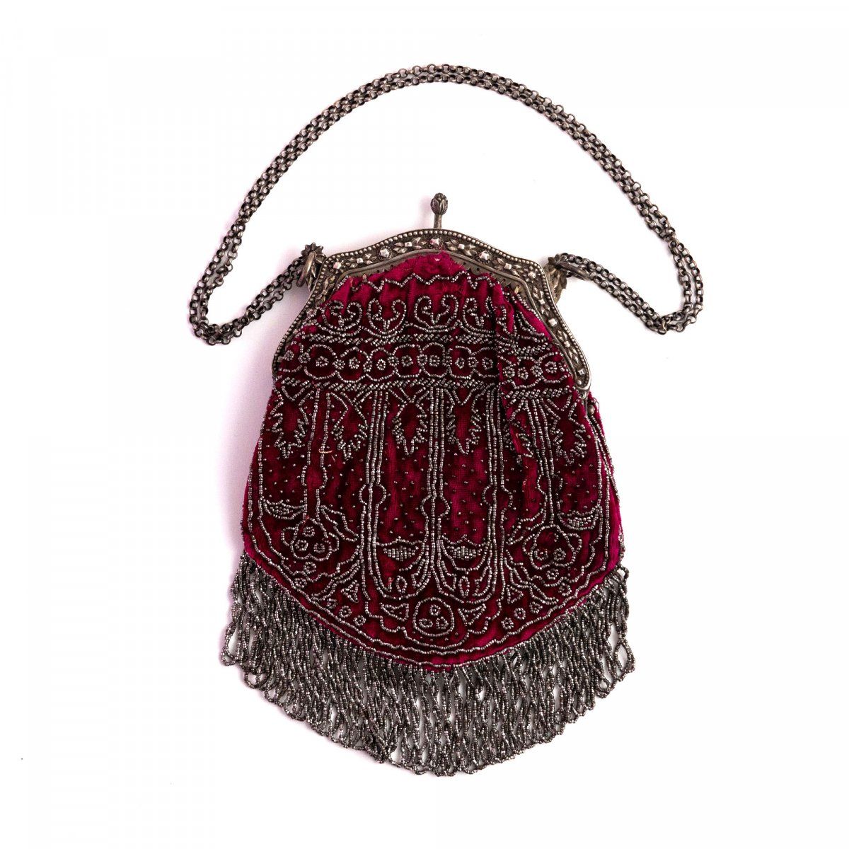 Null Cut steel bag, c. 1900, H. 20 x 15 cm. Embroidered steel beads on red velve&hellip;