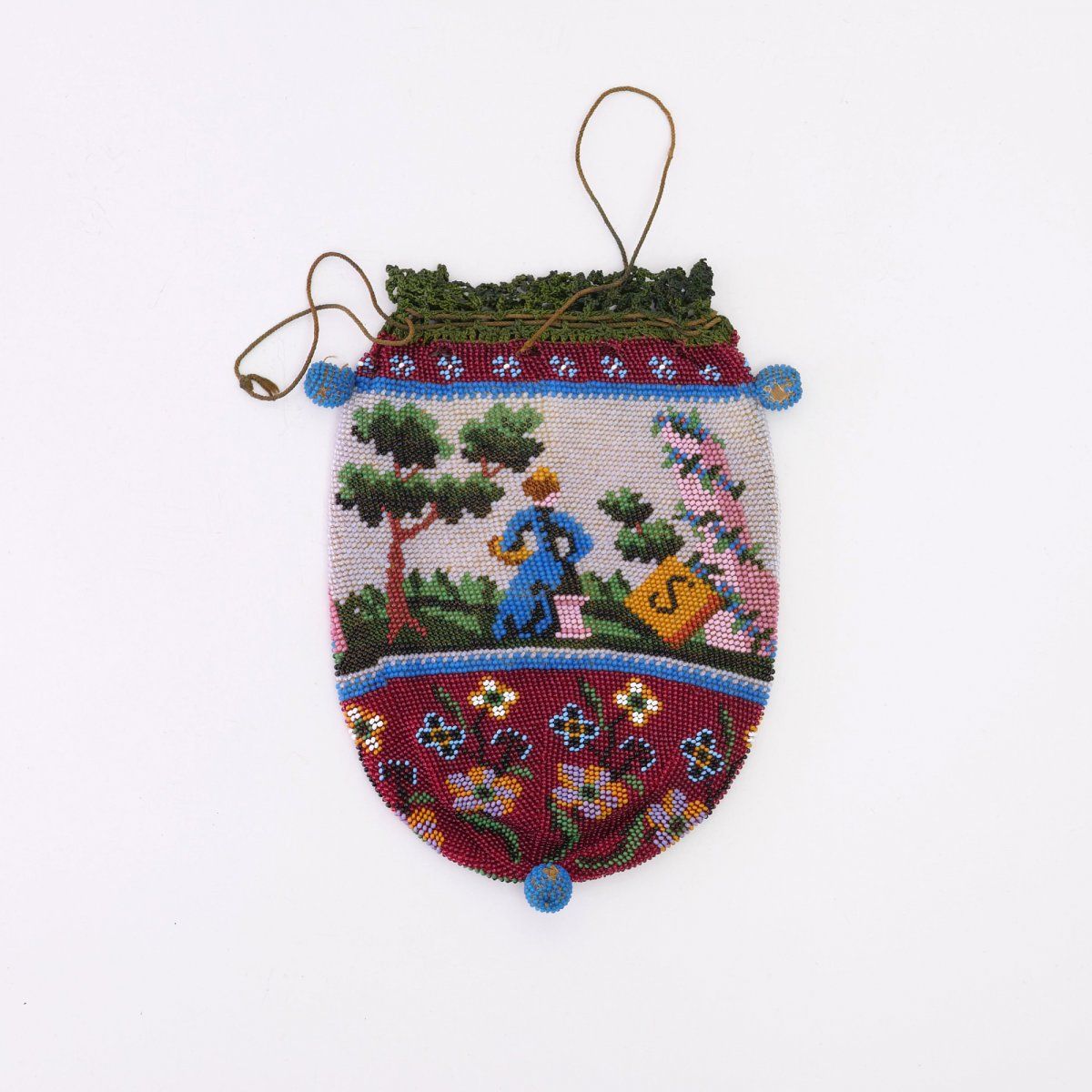 Null 带风景的小包，19世纪下半叶，高15.5 x 12厘米。编织的多色珠子，皮革衬里，钩编的抽绳，珠状的木球。 参考Schürenberg, Glaspe&hellip;