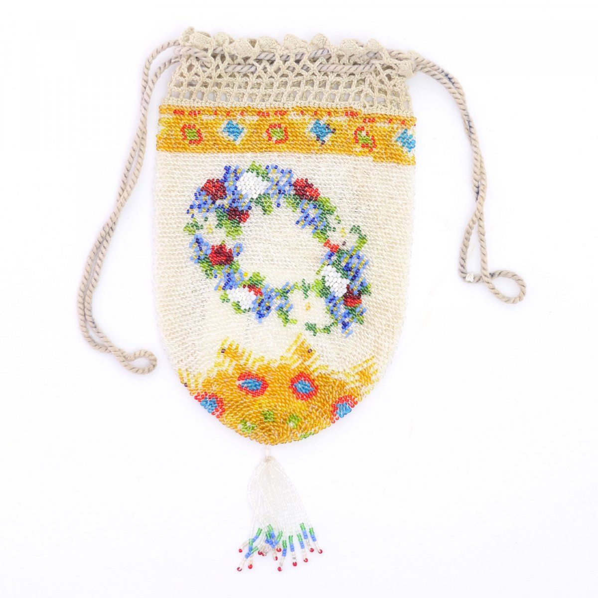 Null 带花环的小袋，19世纪中期，高23 x 11厘米。钩编的多色珠子，钩编的抽绳。