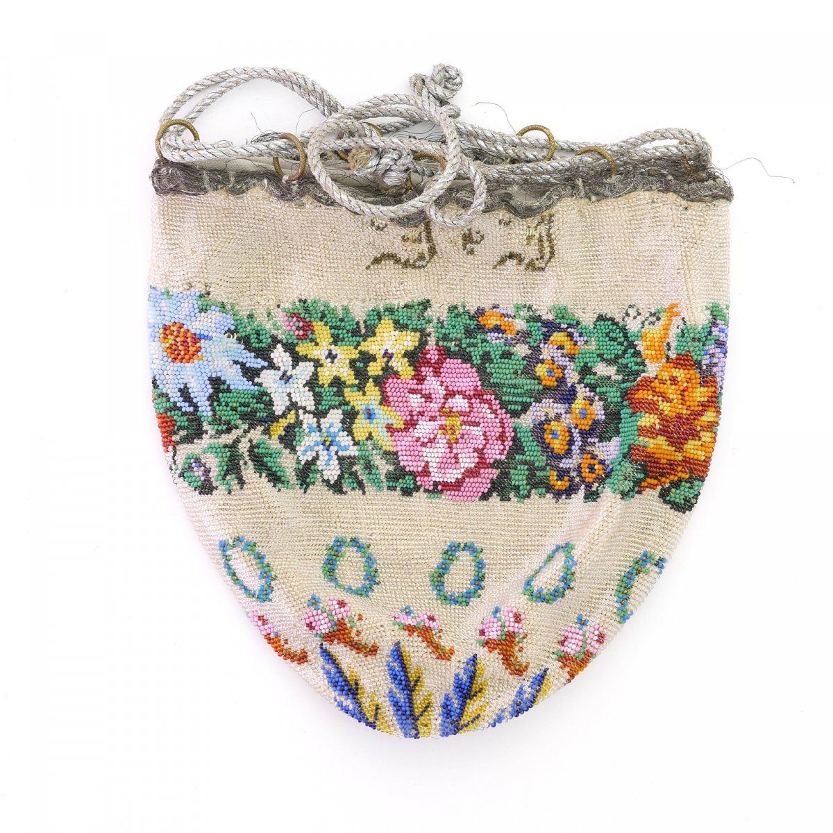 Null 带花边和字母的袋子，19世纪，高19 x 18厘米。棉布上的多色珠子刺绣，纺织衬里，带铜孔的抽绳。