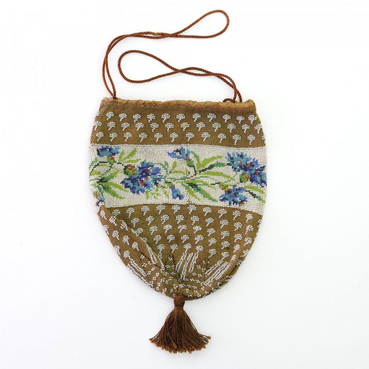 Null 带花边的小包，约1830年，高21.5 x 15厘米。针织的，有多色珠子，抽绳有纺织物。