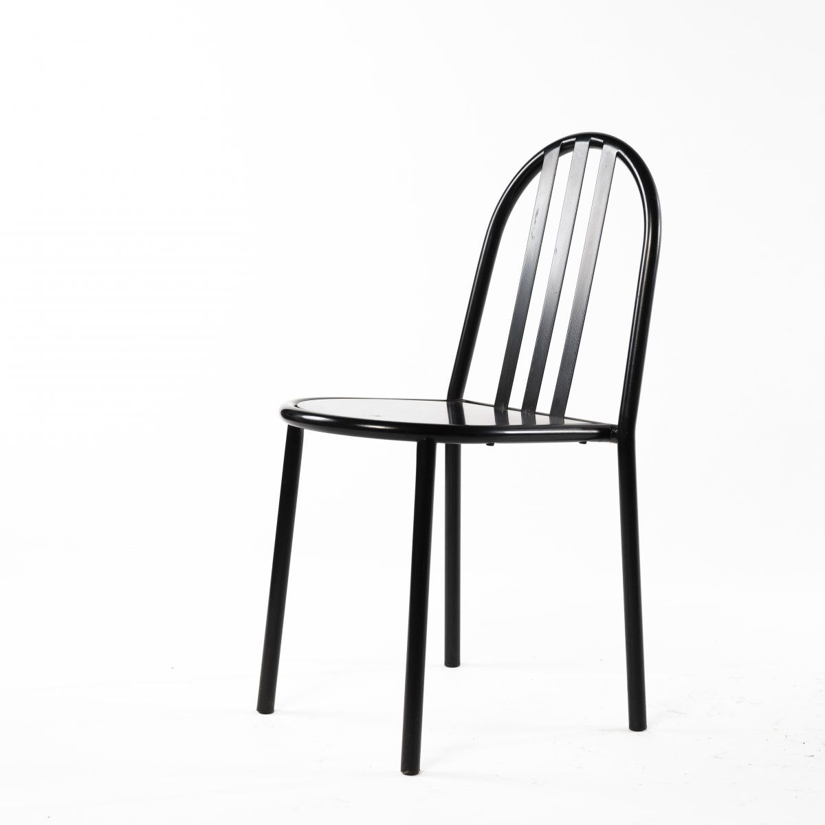 Null Robert Mallet-Stevens，椅子，约1928年，高83 x 43.5 x 53.5厘米。由巴黎Écart国际公司制造。管状金属，金属板&hellip;
