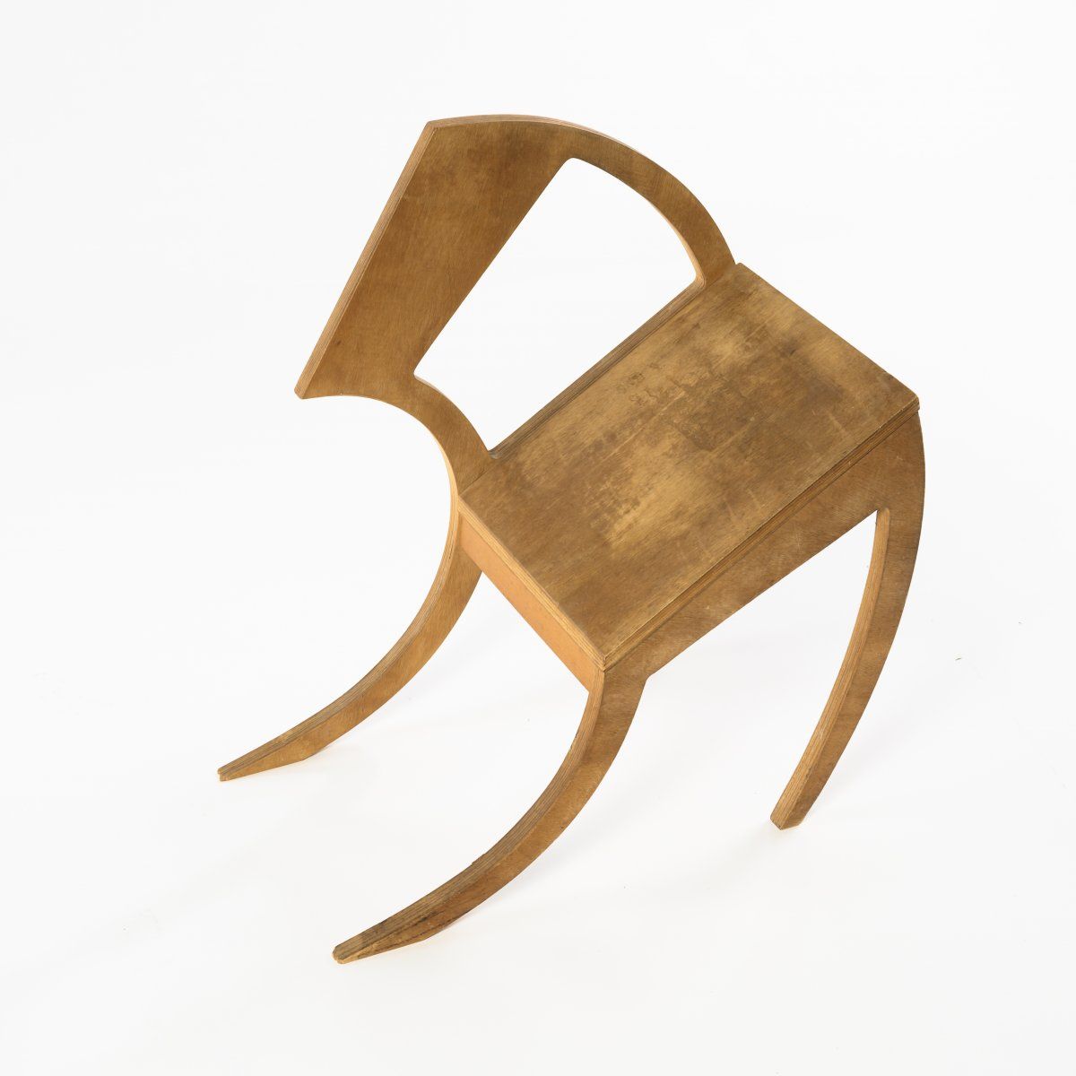 Null Stefan Wewerka，"教室的椅子"，1970年，高78 x 65 x 44.5厘米。由Stefan Wewerka制作；mikro berl&hellip;