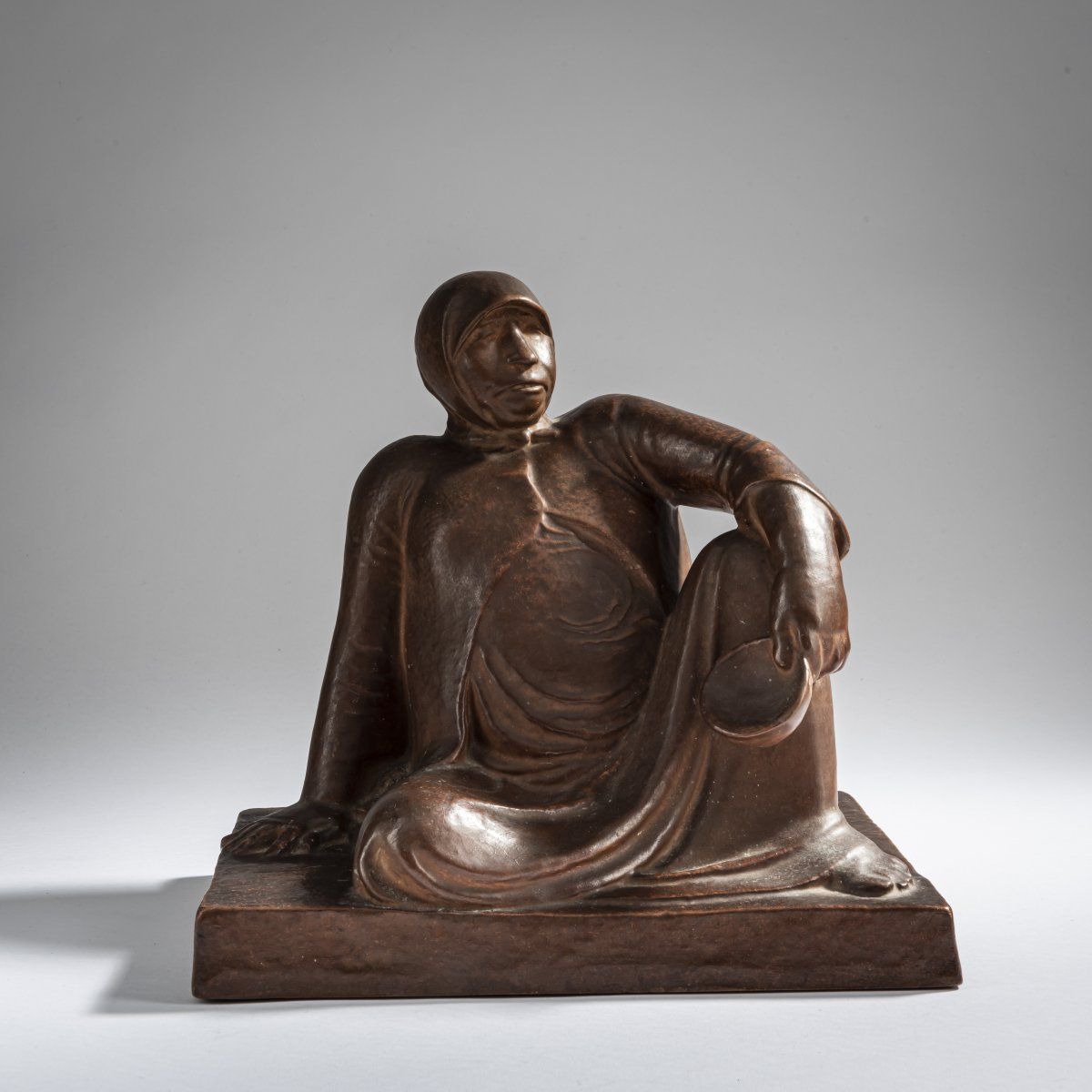 Null Ernst Barlach (1870 Wedel - 1938 Rostock), "带碗的俄罗斯女乞丐", 1906, 炻器，上咖啡色釉。高29.&hellip;