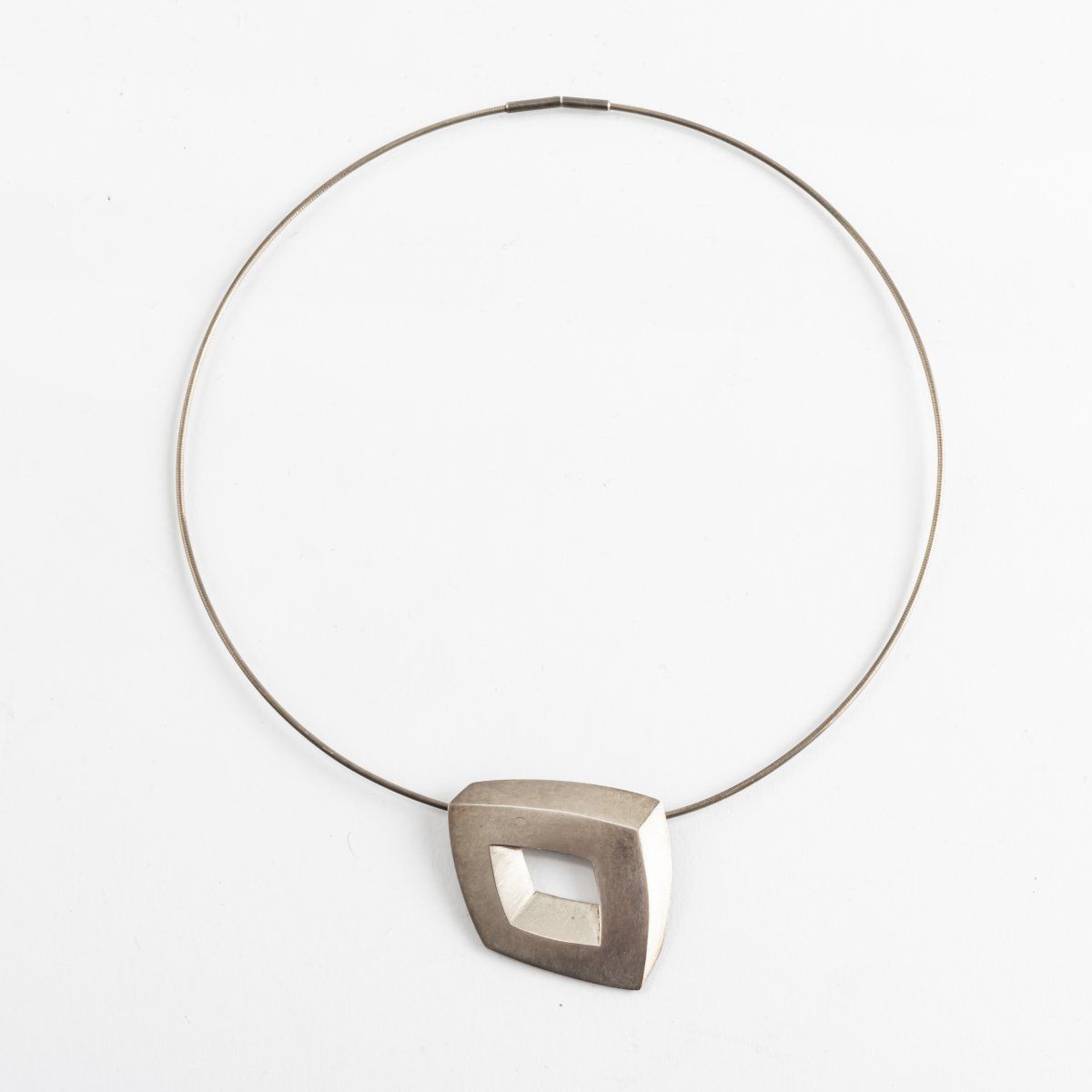 Null Claude Chavent (1947 Lyon - lives in Puilacher), Necklace 'Ecran', 1997, St&hellip;