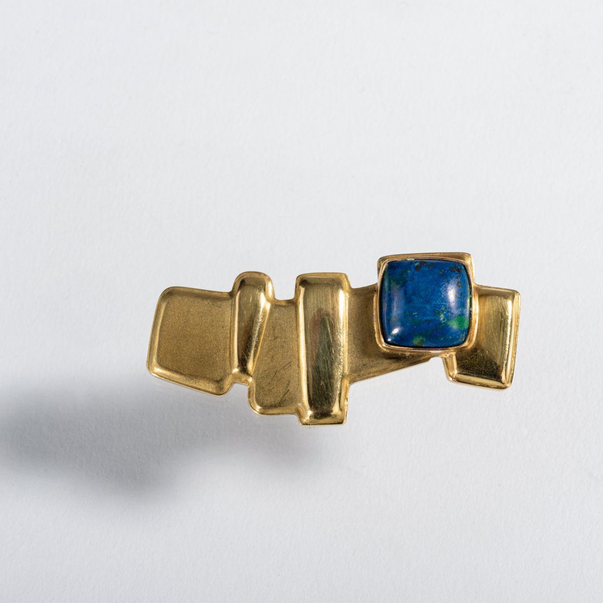 Null Claus Pohl (Hambourg 1932 - vit à Duisburg), Broche, 2000, or jaune 18ct., &hellip;
