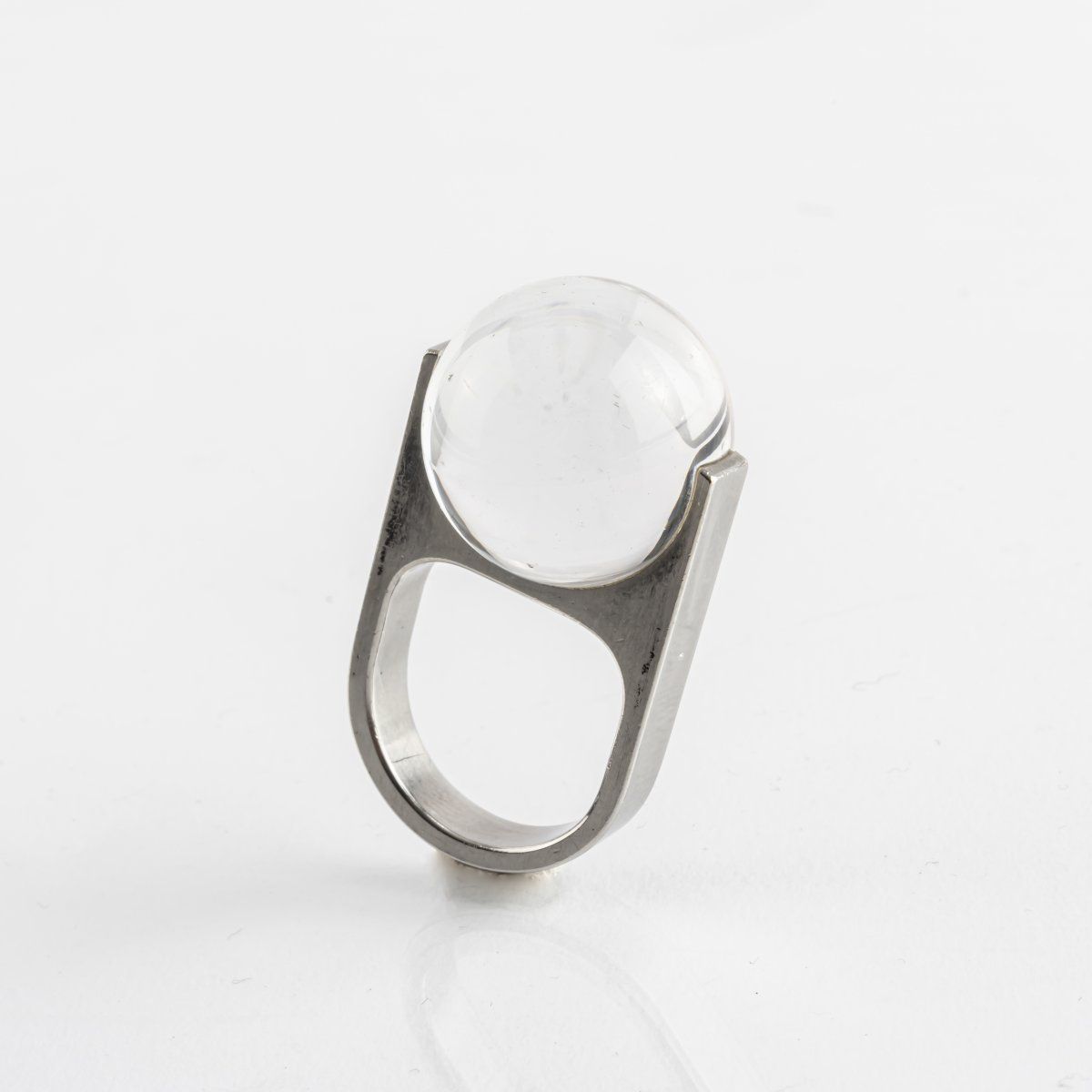 Null 弗里德里希-贝克尔（Ende near Hagen 1922 - 1997 Düsseldorf），戒指，不锈钢，尖晶石，重19.30克。贯穿53。
&hellip;