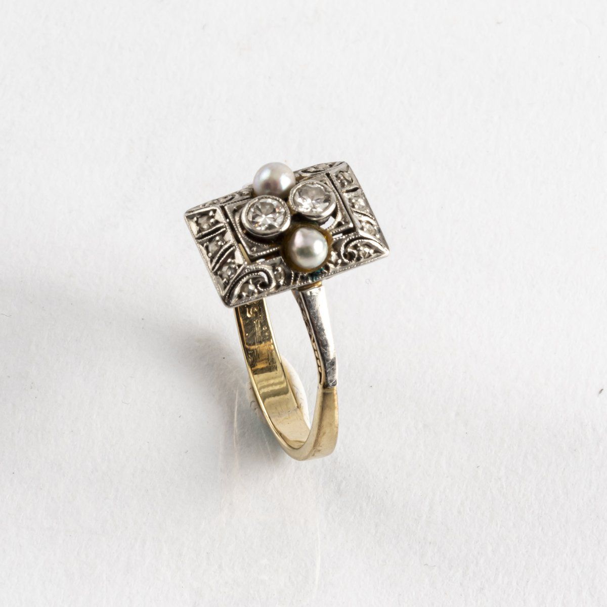 Null Germania, anello Art Deco, 1935 circa, 585 oro giallo e bianco, perle, diam&hellip;