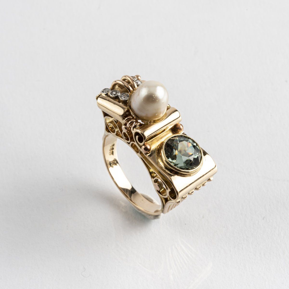 Null Germany, Ring, 1950s, 585 yellow gold, diamonds, tourmaline, pearl. 9.18 gr&hellip;