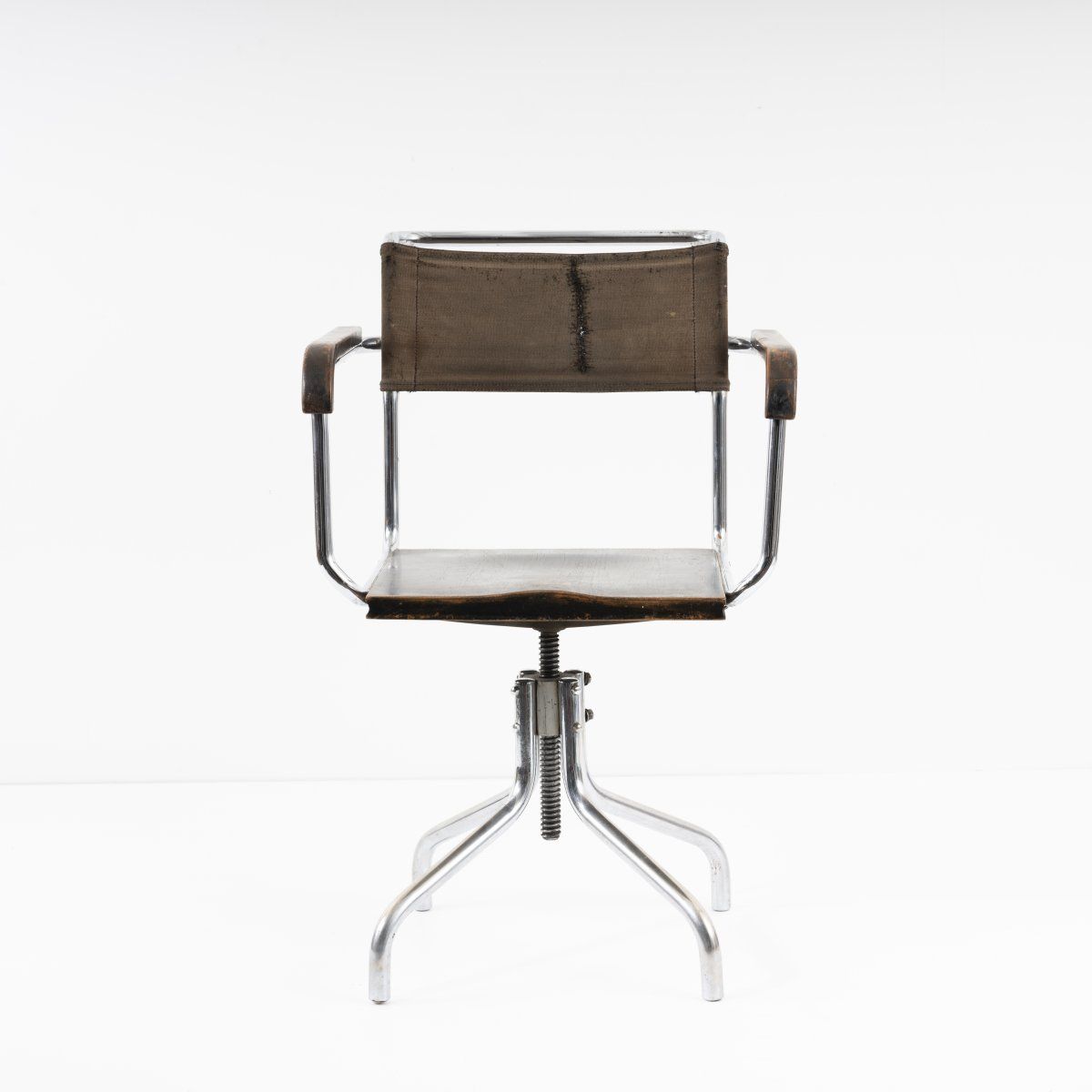 Null 马塞尔-布鲁尔，'B 7A'办公椅，约1930年，高78-96 x 54 x 55.5厘米。由Thonet制造，柏林，1930年代。镀镍管状钢，银灰色&hellip;