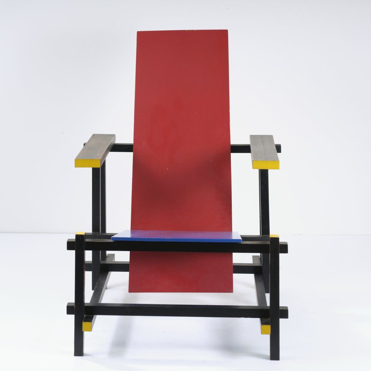Null Gerrit Rietveld , 'Red-Blue' armchair, 1918, H. 92,5 x 73 x 95 cm. Wood, pl&hellip;
