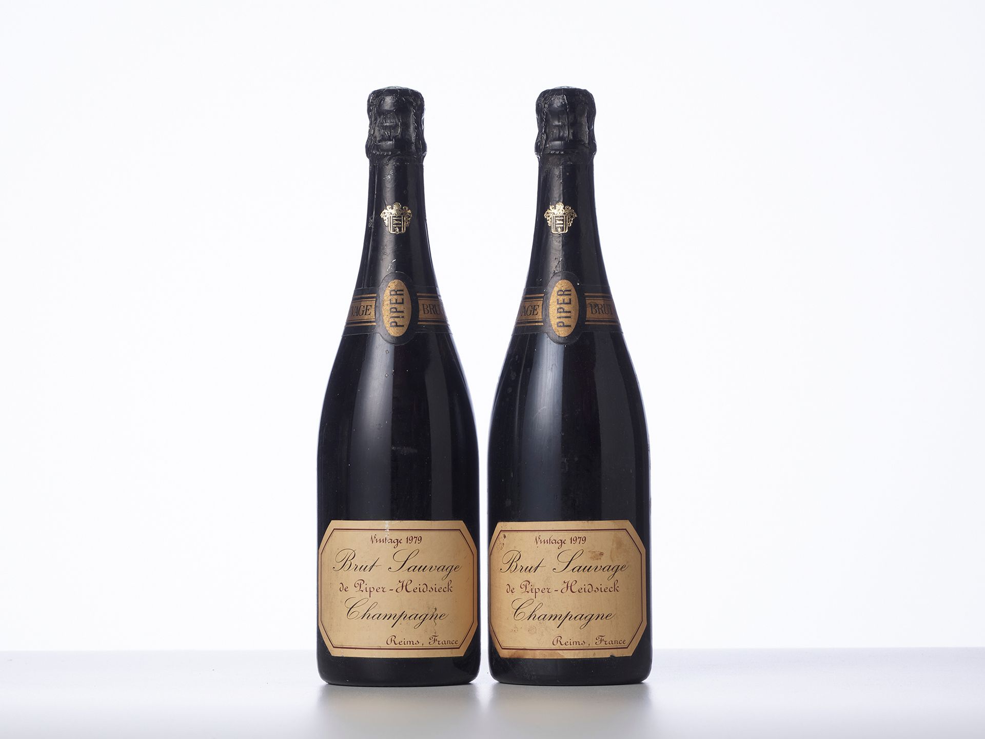 Null 2 Bottles CHAMPAGNE BRUT SAUVAGE 

Year : 1979 

Name : Piper-Heidsieck 

R&hellip;