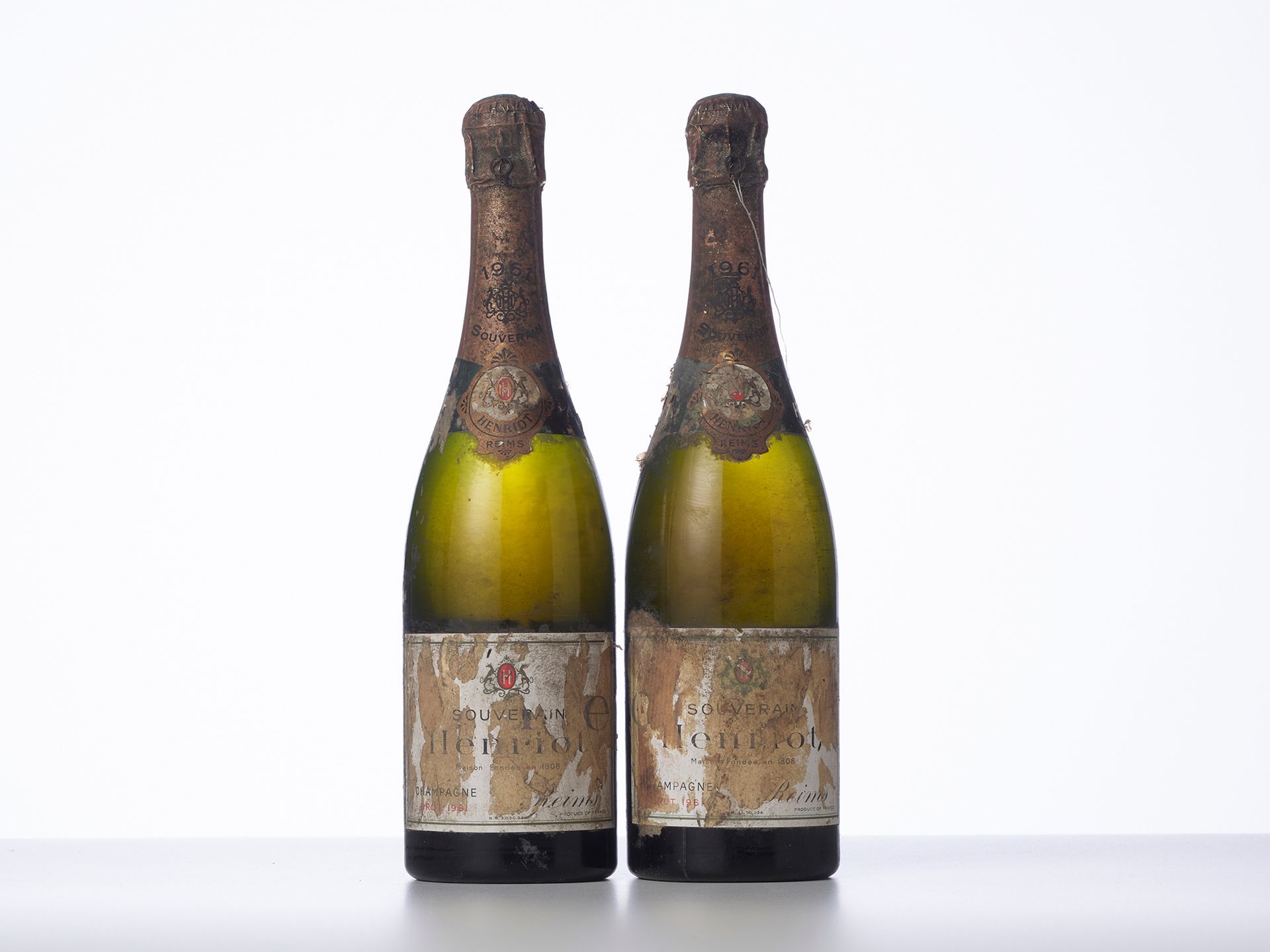 Null 2 bottiglie di CHAMPAGNE BRUT SOUVERAIN 

Anno : 1961 

Denominazione : Hen&hellip;