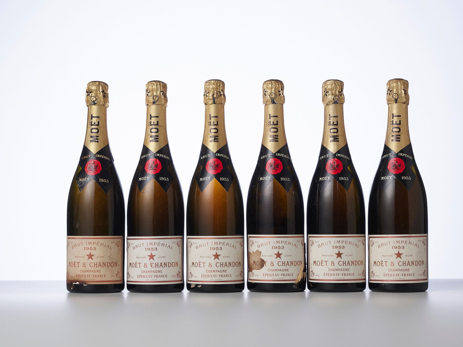 Null 6瓶CHAMPAGNE BRUT IMPERIAL 

年份 : 1953年 

称呼：酩悦香槟 

备注 :(级别>红印章；2个e.T包括1个e.L&hellip;
