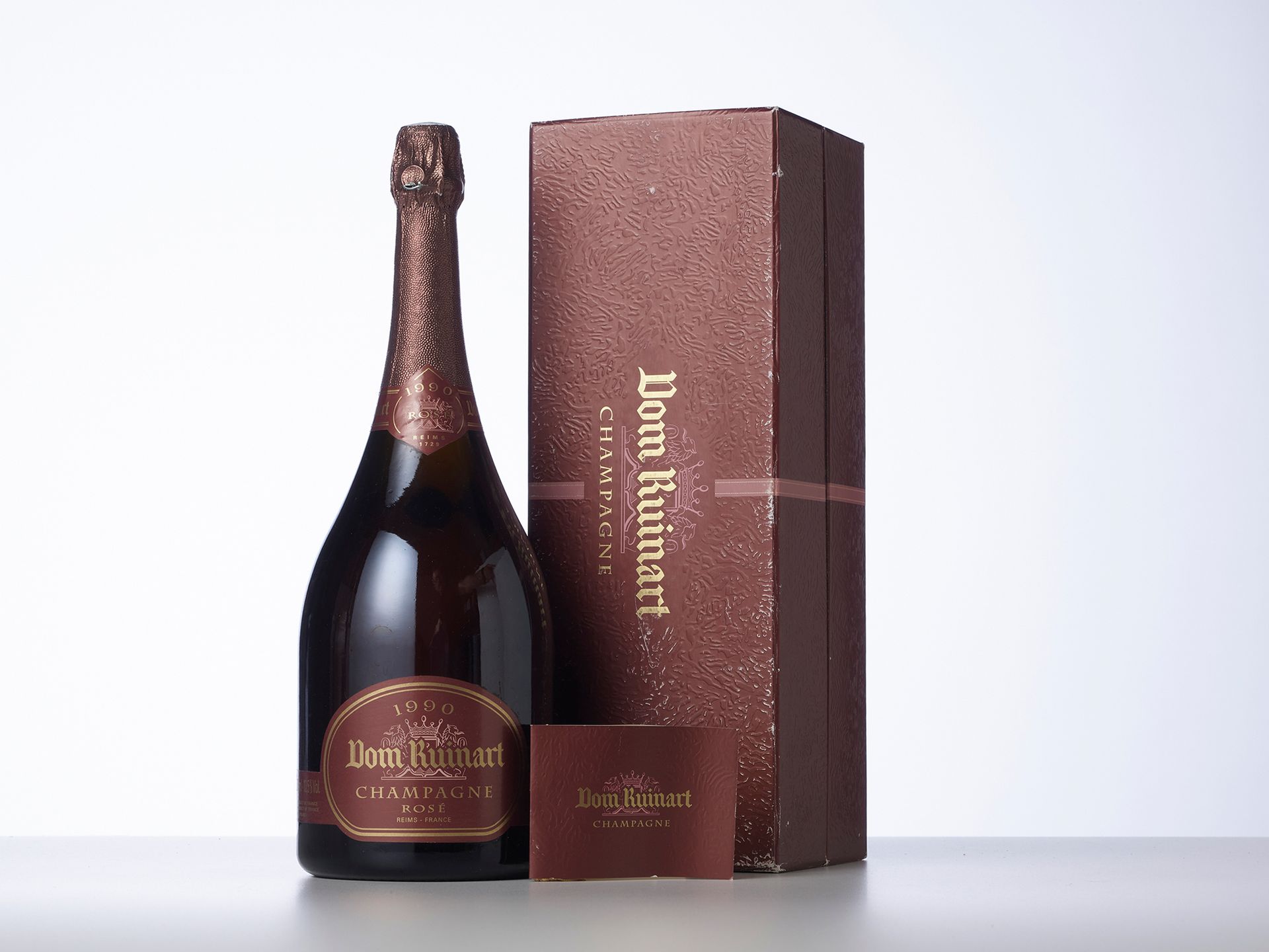 Null 1马格南CHAMPAGNE BRUT DOM RUINART玫瑰酒 

年份：1990年 

产区：Ruinart 

包装:(损坏的箱子)